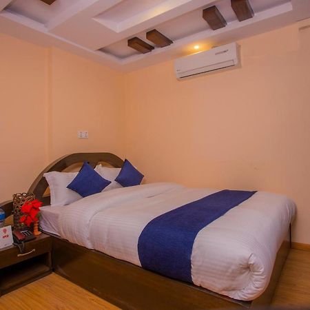 Oyo Hotel Antique Kutty Катманду Екстер'єр фото