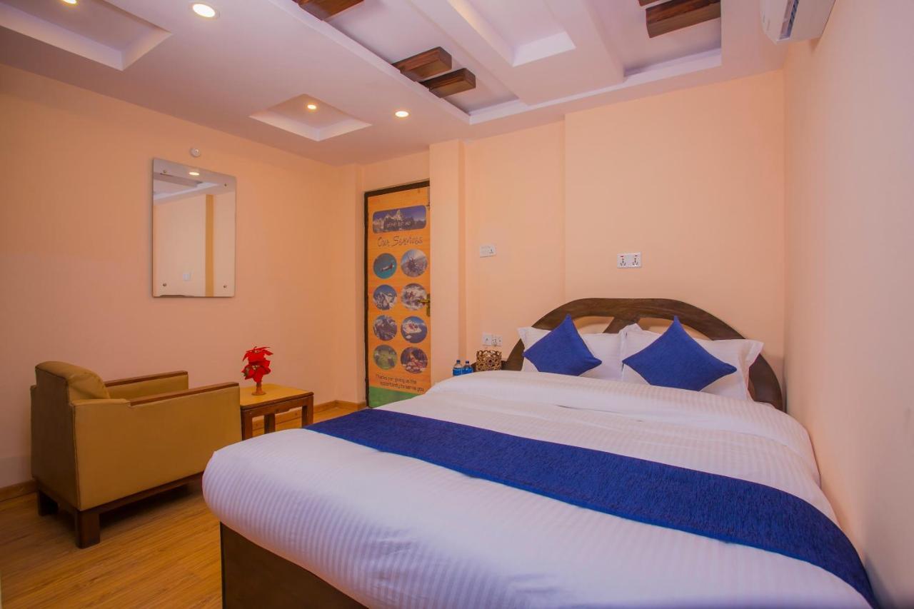 Oyo Hotel Antique Kutty Катманду Екстер'єр фото