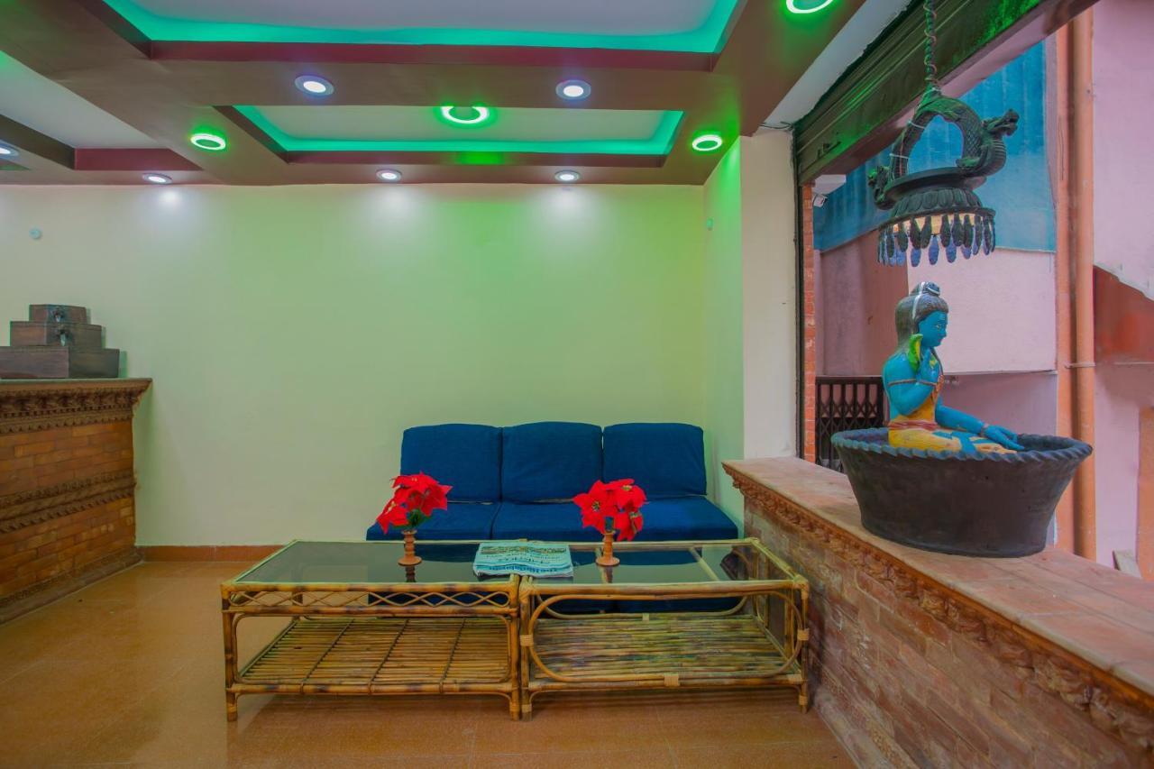 Oyo Hotel Antique Kutty Катманду Екстер'єр фото