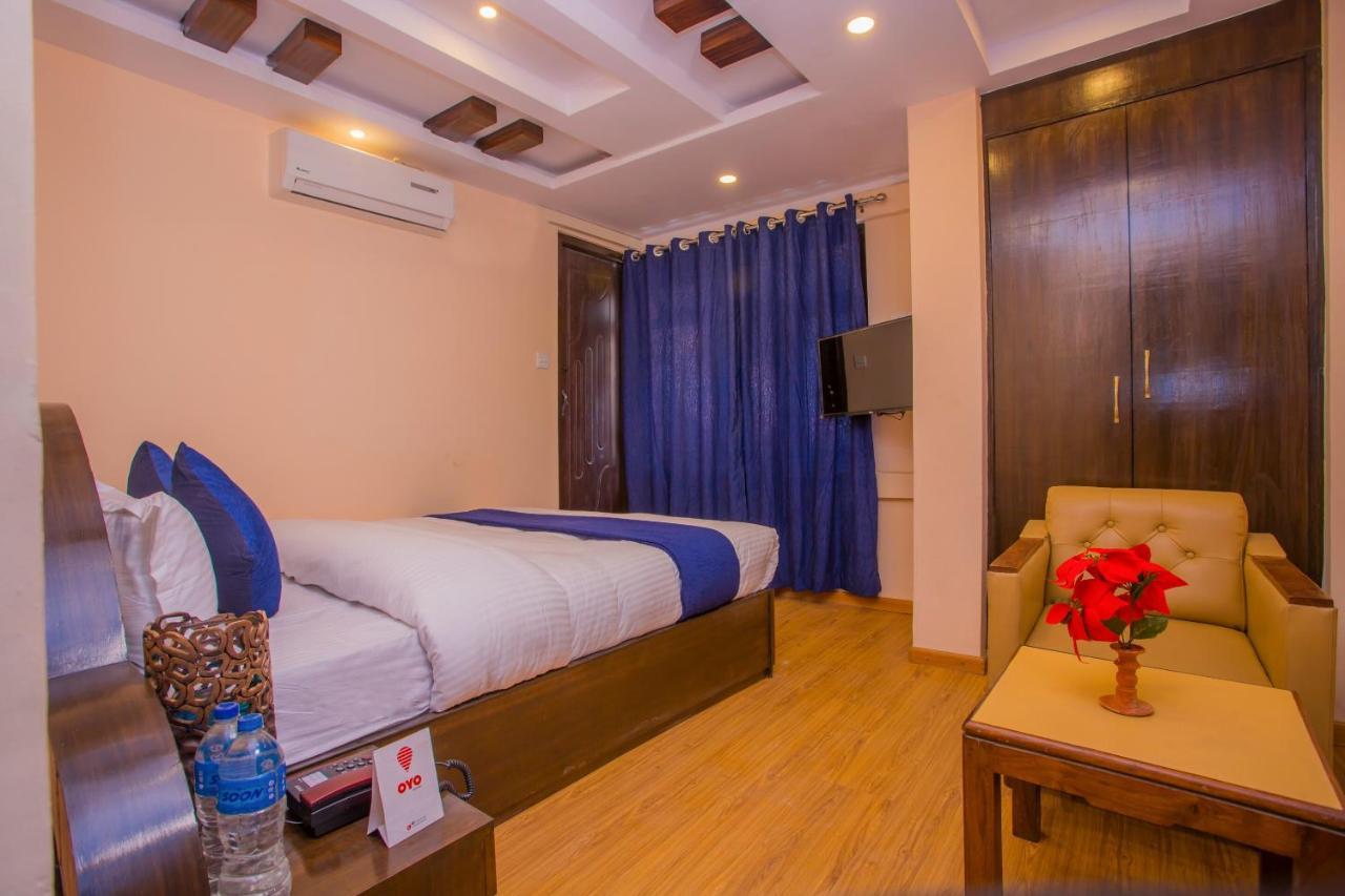 Oyo Hotel Antique Kutty Катманду Екстер'єр фото