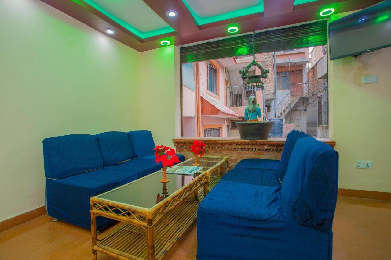 Oyo Hotel Antique Kutty Катманду Екстер'єр фото