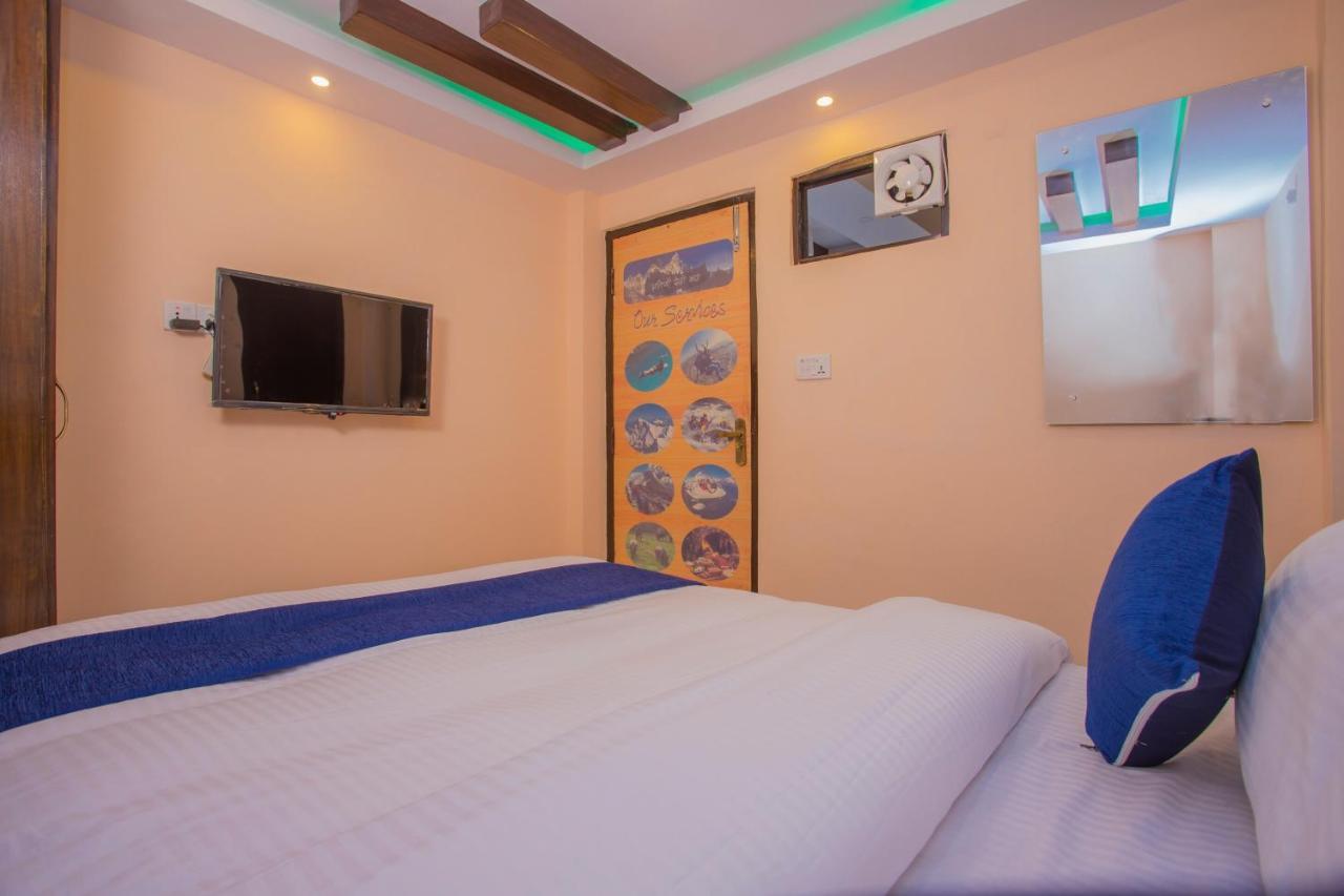 Oyo Hotel Antique Kutty Катманду Екстер'єр фото