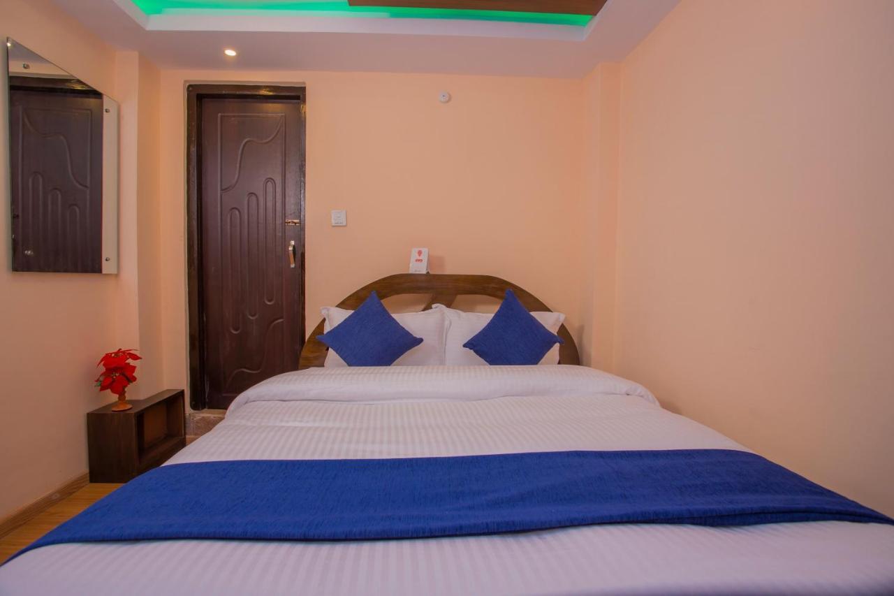 Oyo Hotel Antique Kutty Катманду Екстер'єр фото