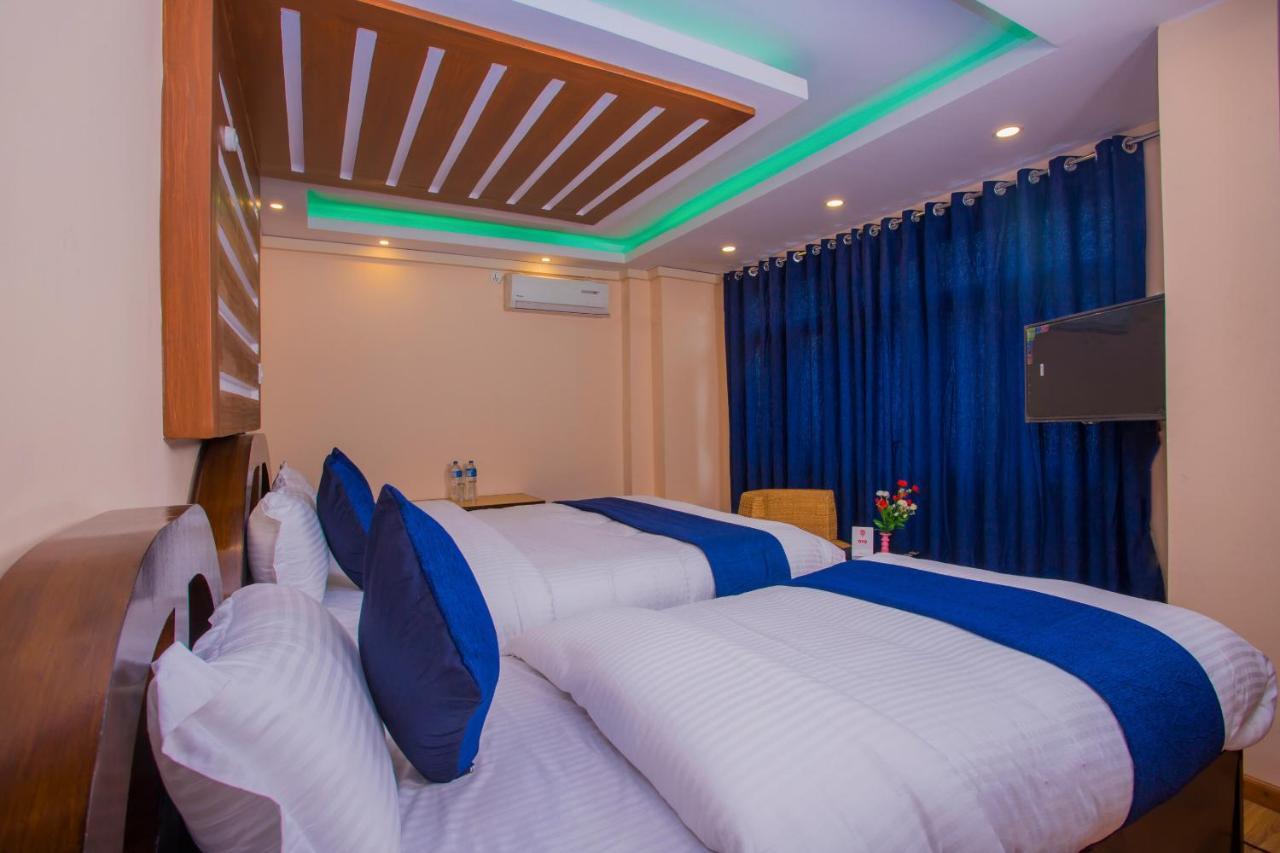 Oyo Hotel Antique Kutty Катманду Екстер'єр фото
