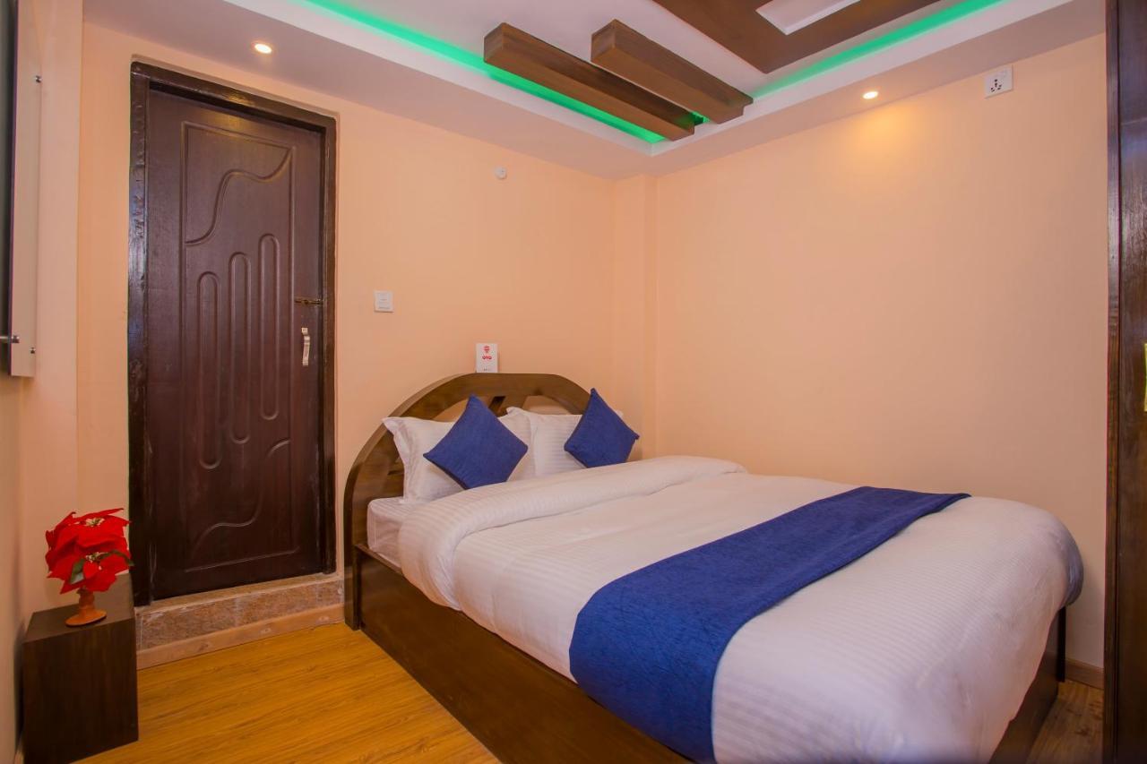 Oyo Hotel Antique Kutty Катманду Екстер'єр фото