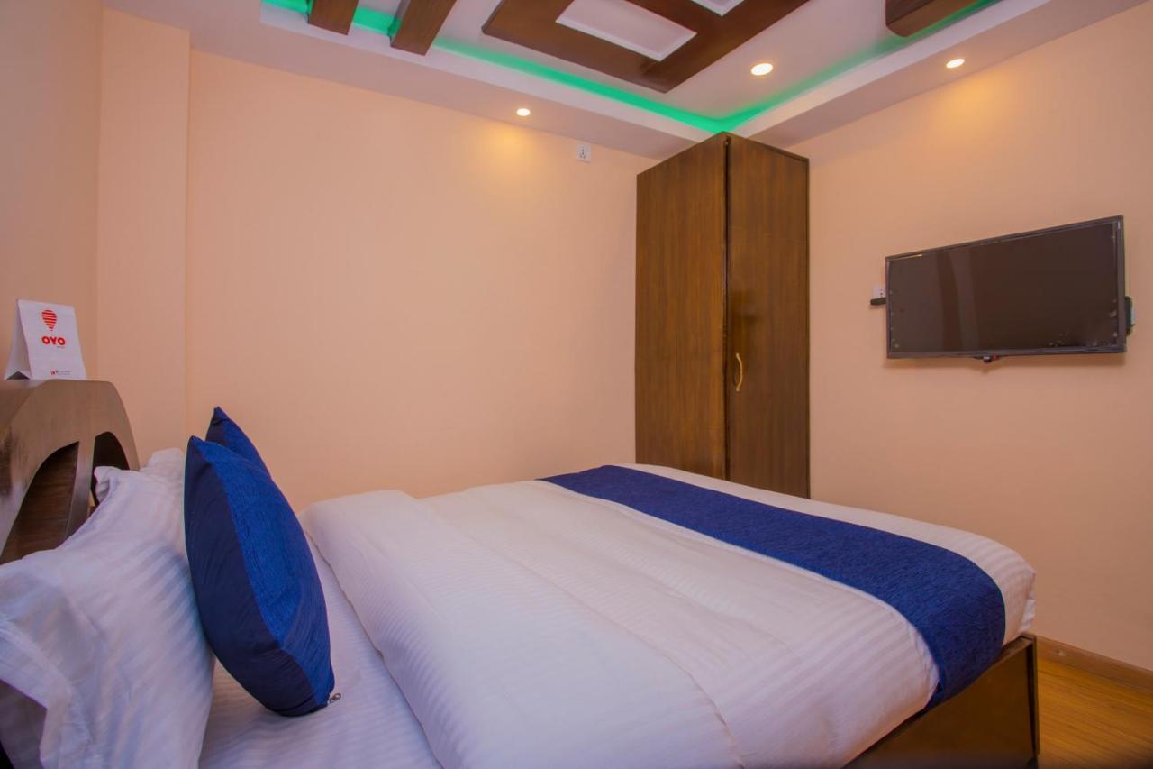 Oyo Hotel Antique Kutty Катманду Екстер'єр фото