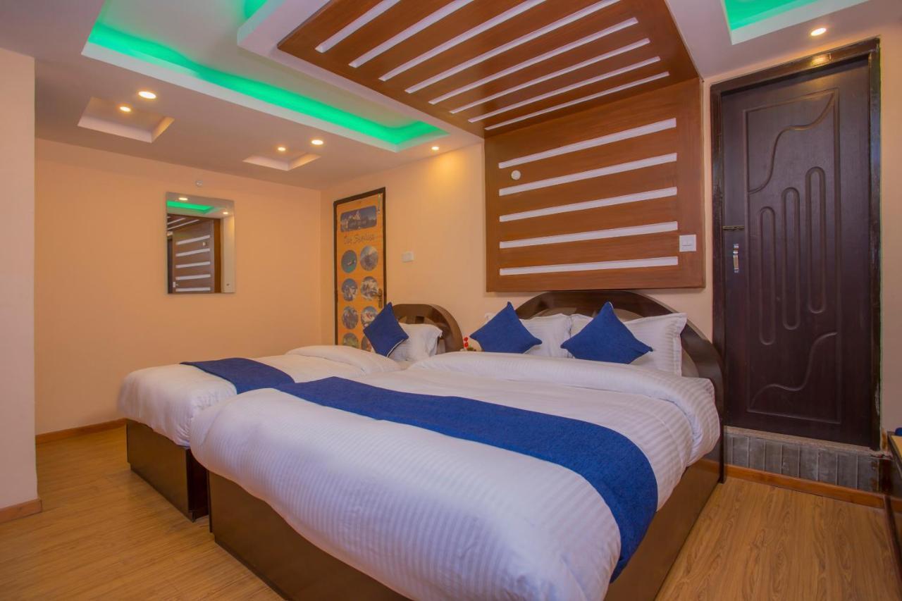 Oyo Hotel Antique Kutty Катманду Екстер'єр фото